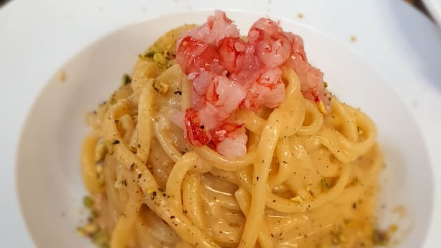 Fettuccella con Tartare di Gambero Rosso Lime e Pistacchio