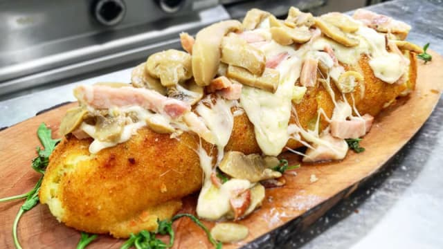Crocchè Maxi Provola, Porchetta e Funghi