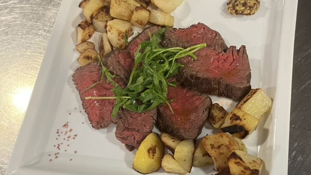 Tagliata di razza piemontese con patate
