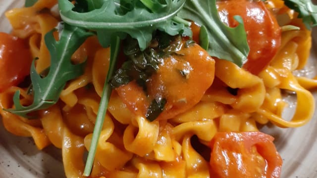 Fettuccine rucola, pachino e gorgonzola