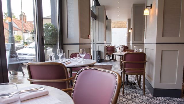 Cote Petite- Teddington, Teddington