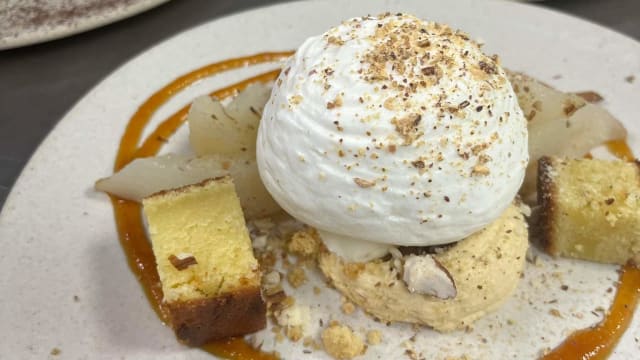 Poire ~ Gateau amande ~ Mousse tonka