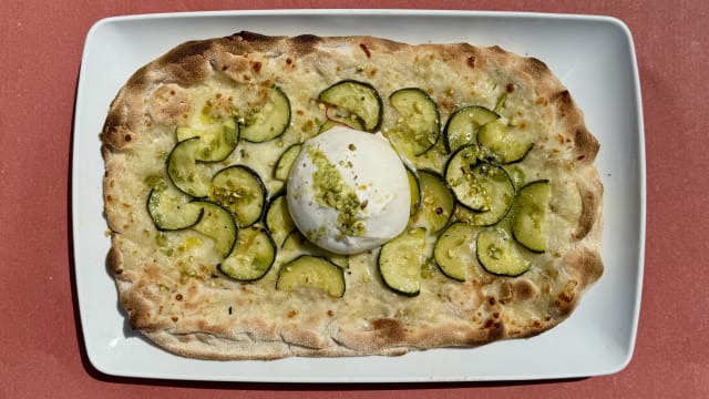 JANIS JOPLIN: mozzarella, zucchine, menta, burrata e gran pistacchio.