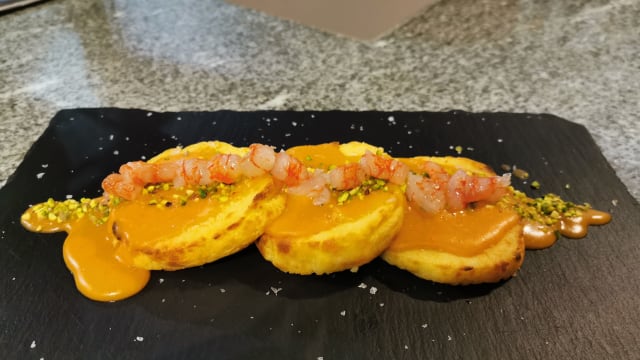 Gnocchi alla romana con riduzione di gambero rosso e pistacchi