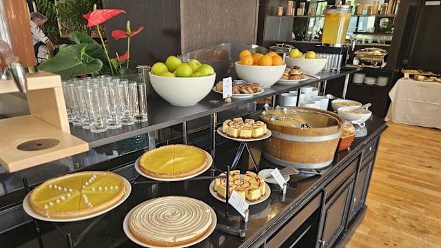 Ô Happpy brunch buffet dessert 
