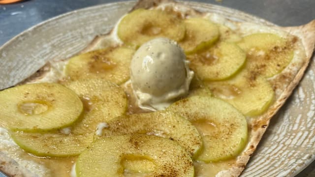 Flammekueche aux Pommes Glace Vanille 