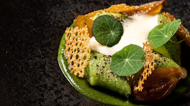 Gnocchis fumés, anguille, girolle et capucine