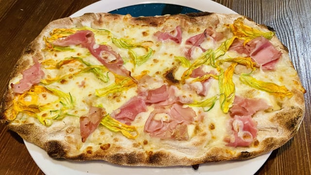 Lo Chef Consiglia “pinsa romana” a modo mio con gusti scelti tra tanti ingredienti 
