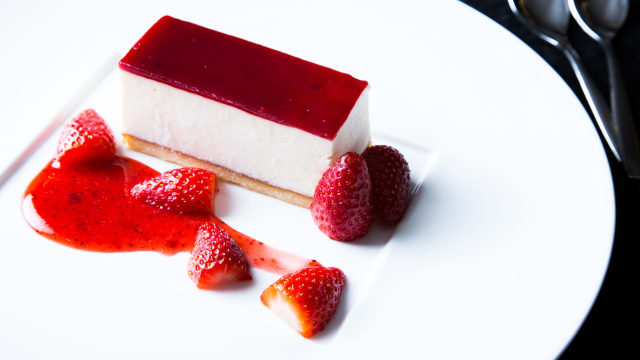 Tarta de queso y frambuesa.