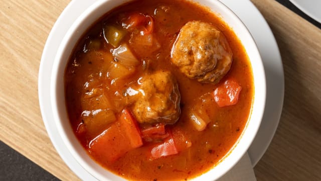 ALBONDIGAS EN SALSA meat balls + sauce