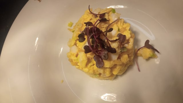 Revuelto dorado de bacalao, patatas paja y cebolleta pochada