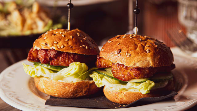 Halloumi mini burgers