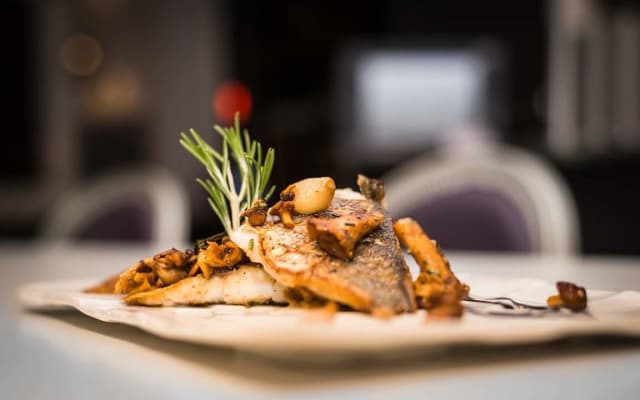 filet de bar rôti aux girolles