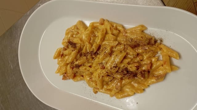 Pennette con crema di formaggio pecorino del Poro