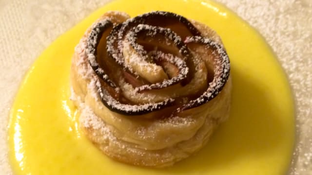 Sfogliatina di mele con crema allo zafferano