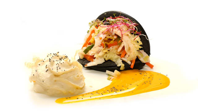 Panbao au ceviche de poulpe et crabe en écume, vinaigrette mangue