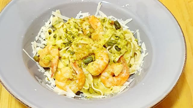 Tagliatelle Pistacho, Gambas e Tomate Cherry Cofitado