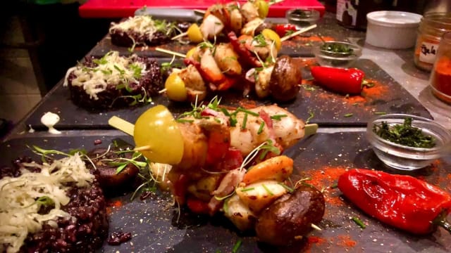 brochettes de St Jaques au Chorizo et son riz noir