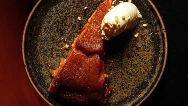 Tarte tatin, crème épaisse