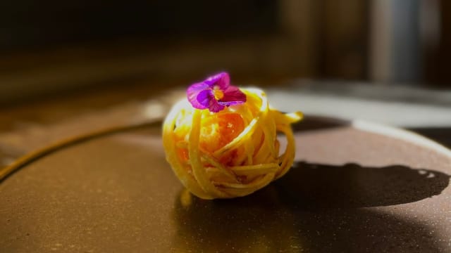 GOMITOLO CROCCANTE E UOVO FRITTO CON MAIONESE AL FINOCCHIETTO SELVATICO