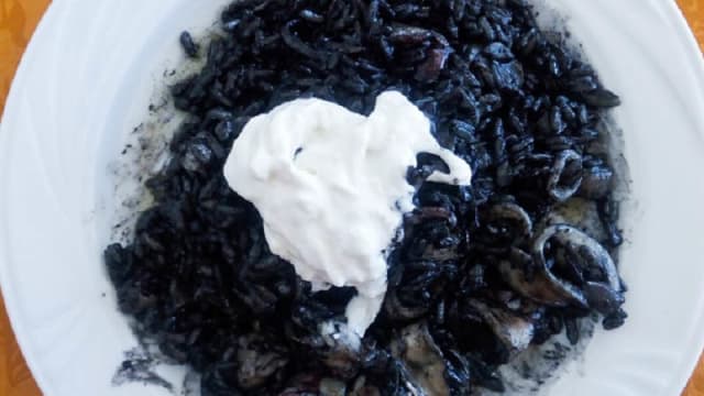 Risotto al nero di seppia con stracciatella