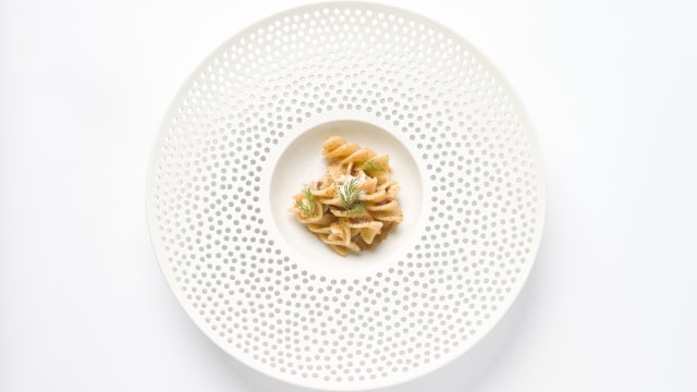 Eliche cacio e pepe con ricci di mare