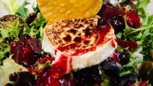 ENSALADA DE QUESO DE CABRA