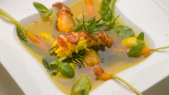 Vegetable soup with shrimps
