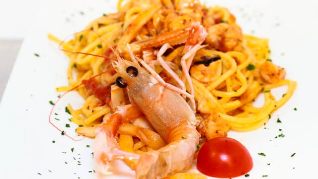 Spaghetti scampi e pachino