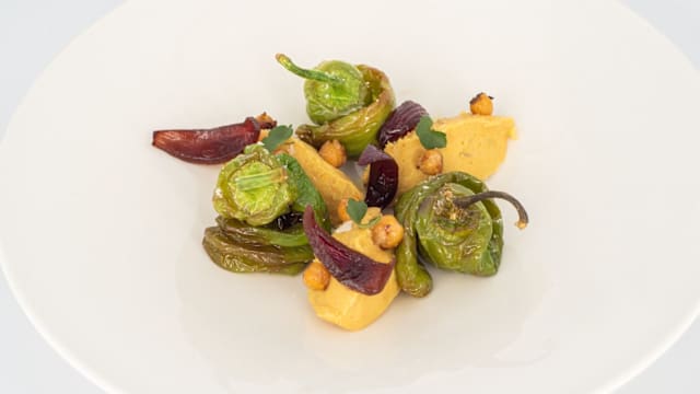 Hummus di ceci, cornaletto fritto, cipolla all’aceto