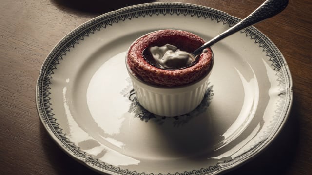 Soufflé alla rapa rossa e gelato alla stracciatella al burro salato