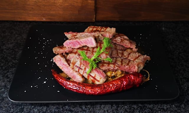 Tagliata con peperoni cruschi