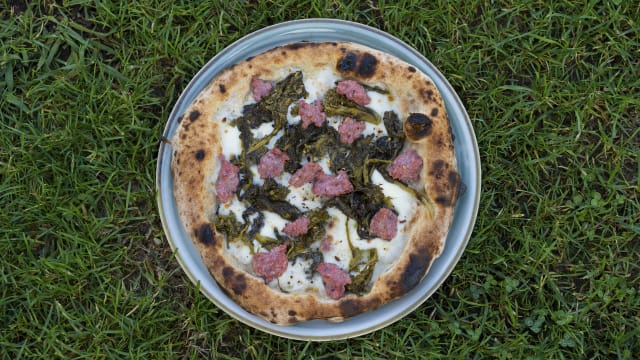 PIZZA INVERNALE SALSICCIA E FRIARIELLI