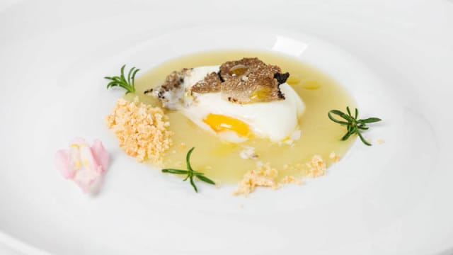 Uovo affogato al tartufo