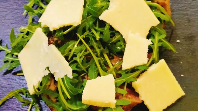 TAGLIATA RUCOLA E GRANA
