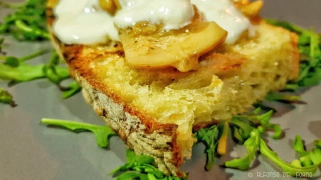 il bruschettone di pane casereccio una vera specialità