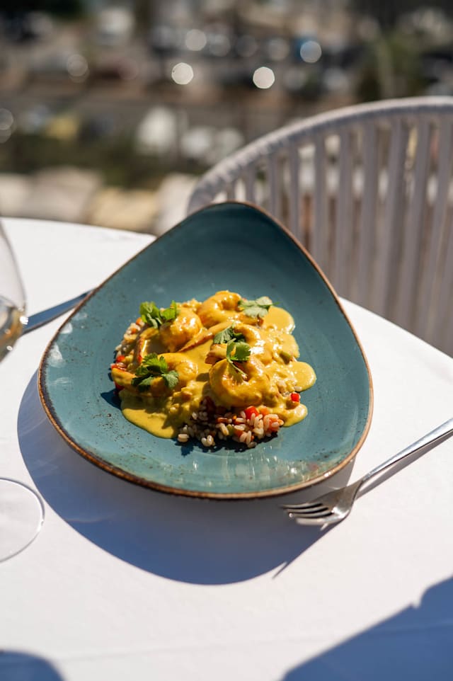 GAMBERI AL CURRY, MANGO E MELA VERDE