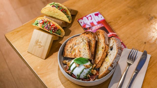Tacos de Salmão, Burrata e Presunto