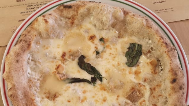 Pizza quatre fromages 