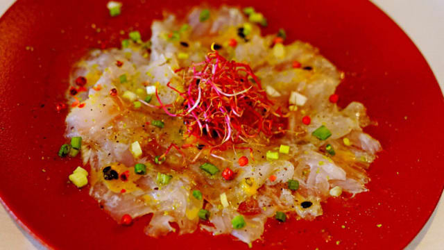 Carpaccio de Bar aux agrumes et fruit de passion