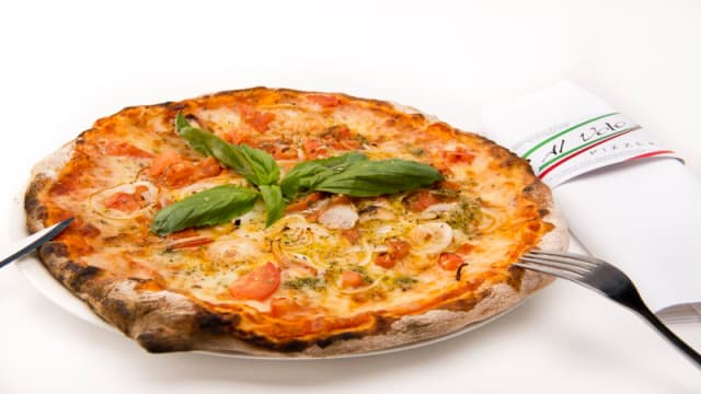 Pizza  maison au feu de bois