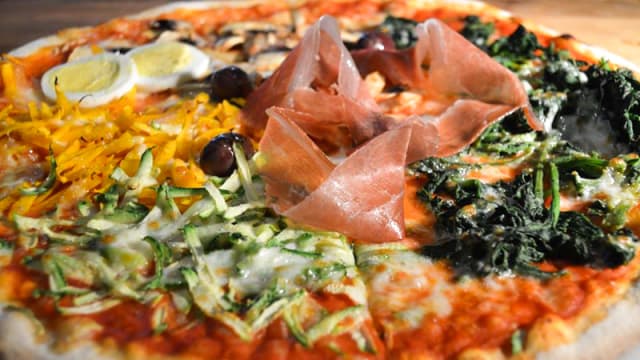 Pizza da Grani antichi macinati a pietra e Pasta madre "La Sfiziosa"