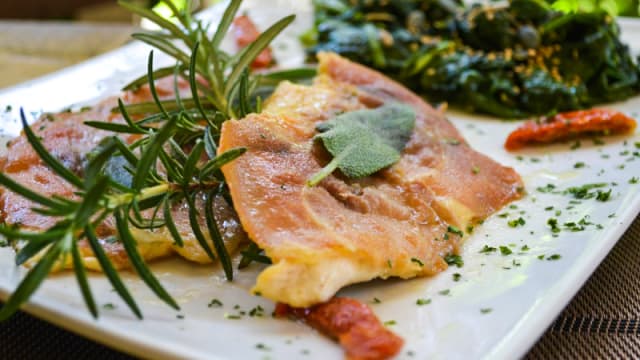 Saltimbocca di Pollo ruspante e Cicoria di campo