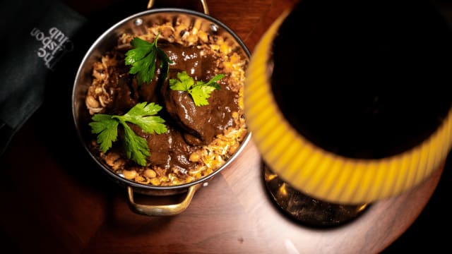 Bochechas de porco ibérico com migas transmontanas - prato principal