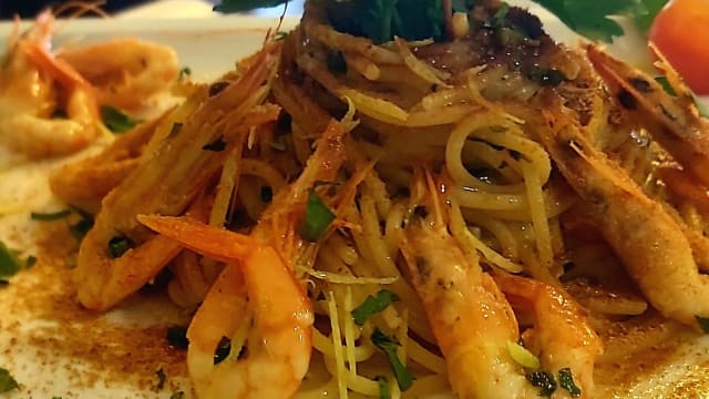 Pasta bottarga gamberi e limone