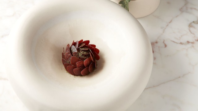 Céleri-rave et pomme, ganache montée au céleri-rave rôti, compote pomme redlove et poivre rouge