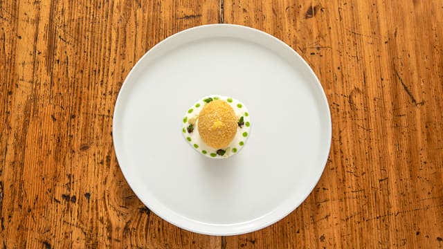 Uovo cremoso e croccante, la crema di cavolfiore