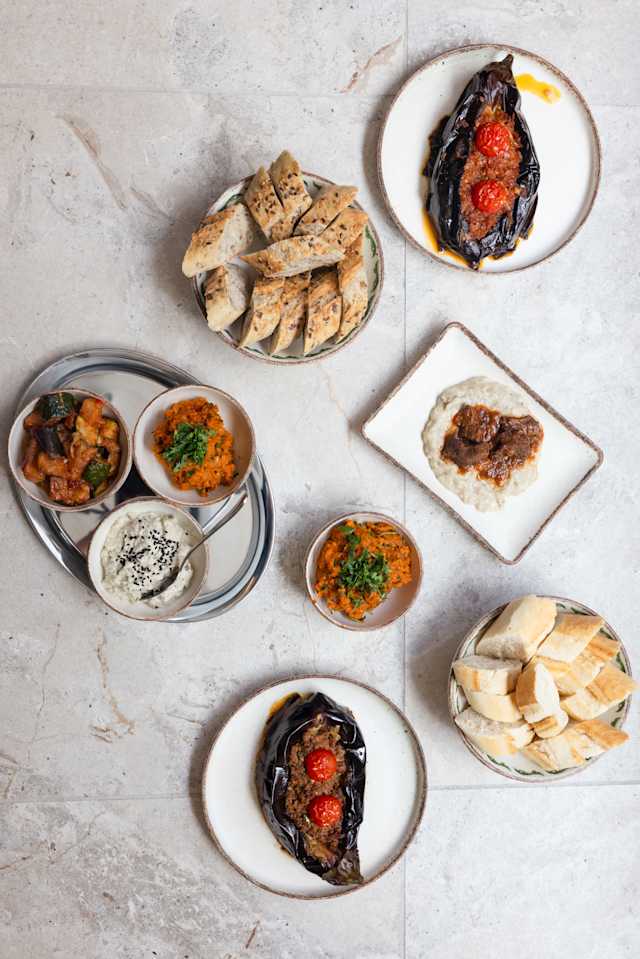 3 mezzes (Caviar aubergine, lenti, ratatouille)