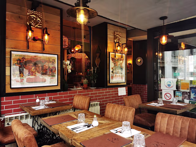 Aim Thai, Versailles