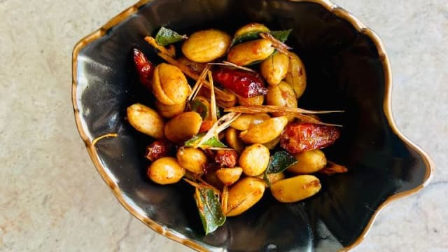 TOM YUM PEANUTS
